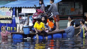 #ยังจำฝังใจ “น้ำท่วมครั้งใหญ่” จำฝังใจคนไทยจนทุกวันนี้ไม่เคยลืม!! ชีวิตแทบไม่เหลืออะไรอีกเลย…